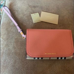 SOLD 💕Burberry Wristlet